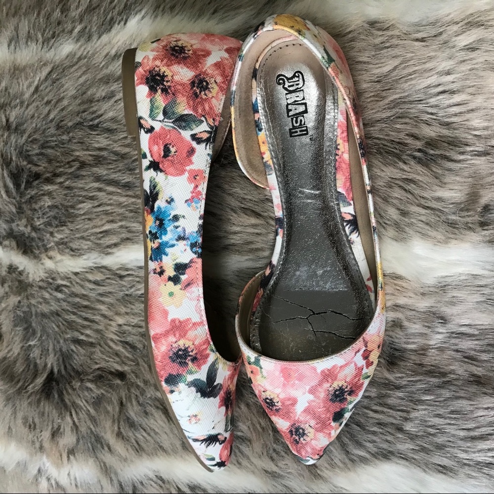 Floral Pointy Toe D’Orsay Flats
